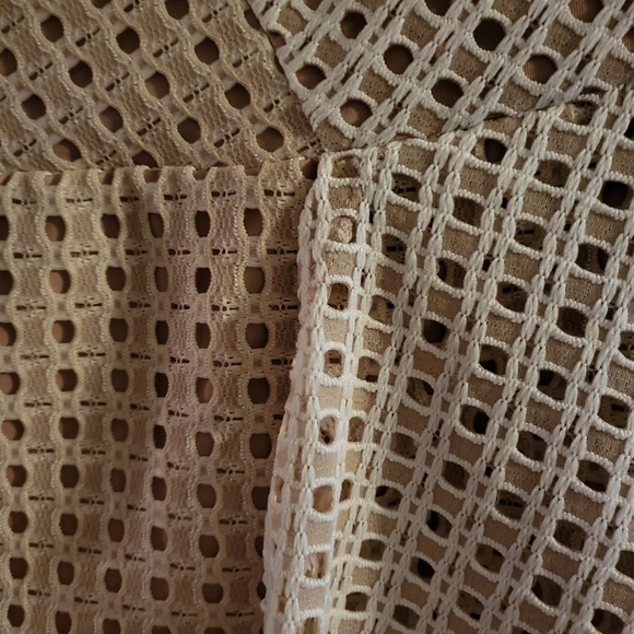 BCBG Large cream and neutral eyelet peplum top - Picture 5 of 6